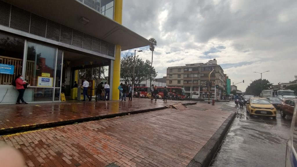 Asesinan a Santiago en Teusaquillo Dentro de todos los misterios que guarda la emblemática Avenida Caracas, la madrugada del sábado esta vía fue escenario de una muerte a puñal. La víctima fue Santiago Gutiérrez Mendoza, de 28 años de edad.