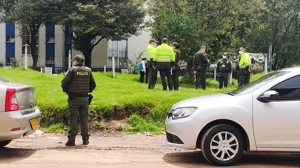 Encuentran el cuerpo de un hombre con signos de violencia en Suba 1 Encuentran el cuerpo de un hombre con signos de violencia en Suba En la mañana de ayer en el barrio Villa Elisa (Suba), las autoridades arribaron luego de que la comunidad les diera aviso sobre el hallazgo de un cuerpo en un potrero de este sector.
