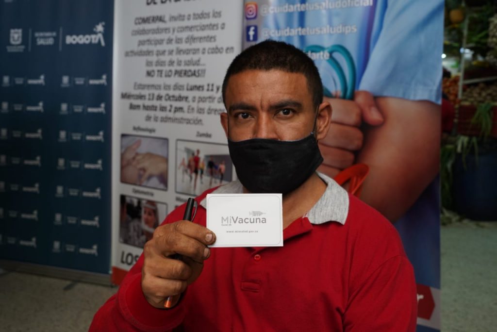 En Corabastos, Paloquemao y Las Ferias vacunarán contra el COVID 2 En Corabastos, Paloquemao y Las Ferias vacunarán contra el COVID Con el fin de brindar una mayor cobertura a la hora de proteger a la población vulnerable contra el COVID-19, la Secretaría de Salud de Bogotá comenzó desde este miércoles a implementar un nuevo plan de vacunación que se enfoca en tres plazas de mercado distritales.