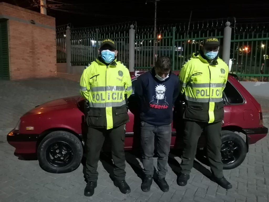 Robó carro con llaves maestras y poco después fue capturado 1 Robó carro con llaves maestras y poco después fue capturado En las últimas horas la Policía Metropolitana de Bogotá dio a conocer la captura de un sujeto que mediante la modalidad de halado robó un vehículo particular en la localidad de Usme.