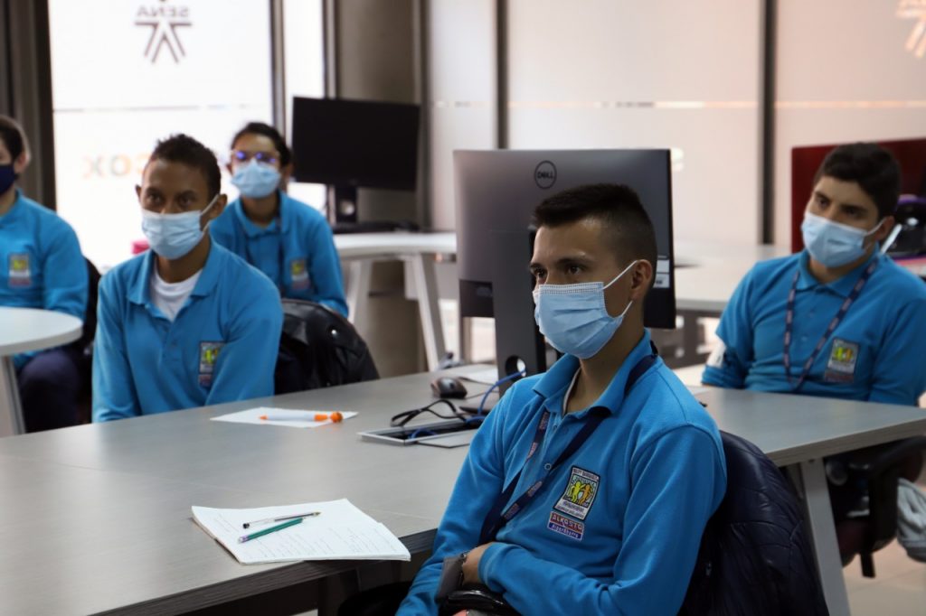 El Sena ha formado 847 aprendices con discapacidad intelectual En el Centro de Gestión de Mercados, Logística y Tecnologías de la Información, el Sena ha formado a 847 aprendices con discapacidad intelectual en los programas de: auxiliar de almacenamiento, empaque y embalaje de objetos, auxiliar de almacenamiento, empaque y embalaje de objetos, auxiliar de apoyo logístico en eventos y servicios empresariales en la capital.