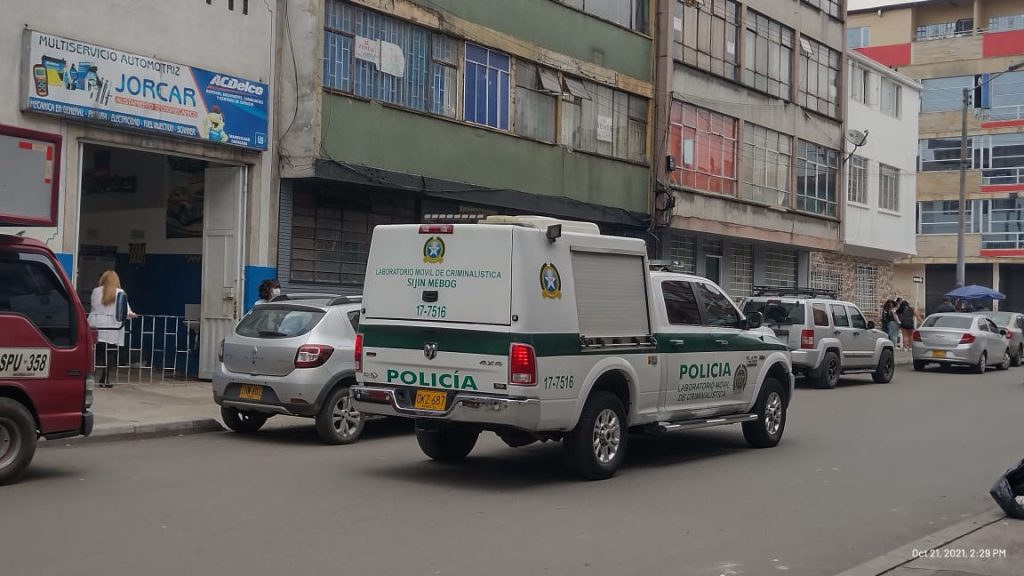 Misteriosa muerte en la zona de tolerancia 2 Misteriosa muerte en la zona de tolerancia Durante toda la mañana de ayer, las miradas de los habitantes de los inquilinatos, ubicados en plena zona de tolerancia del barrio Santa Fe, estaban posadas en un edificio verde opaco. La razón: un hombre había muerto en inmediaciones del edificio. De manera misteriosa cayó desde un cuarto piso.