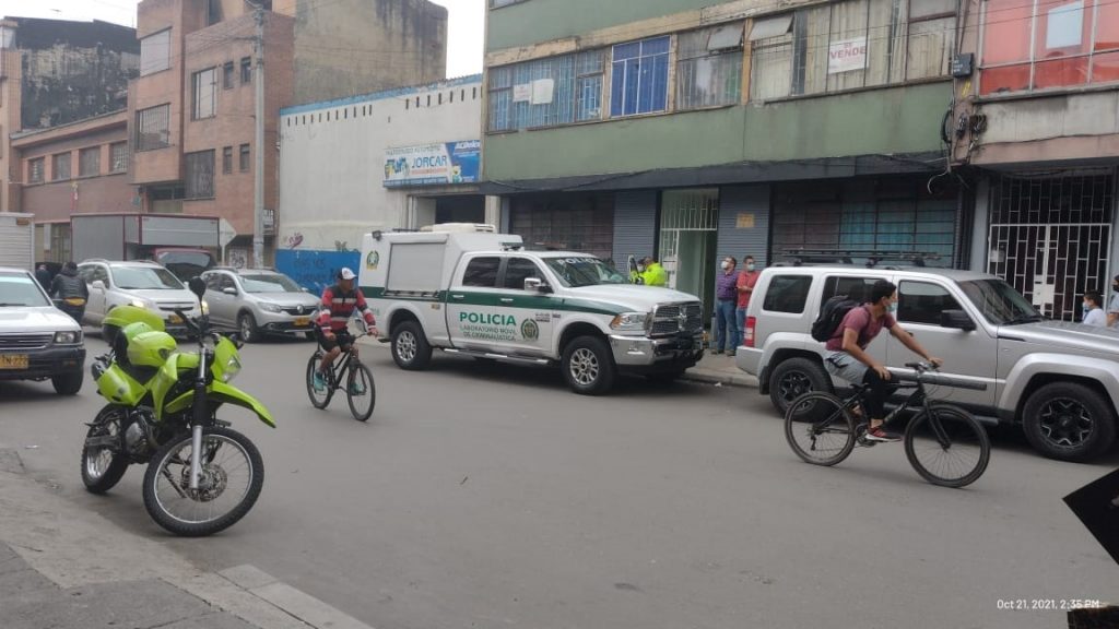 Misteriosa muerte en la zona de tolerancia 1 Misteriosa muerte en la zona de tolerancia Durante toda la mañana de ayer, las miradas de los habitantes de los inquilinatos, ubicados en plena zona de tolerancia del barrio Santa Fe, estaban posadas en un edificio verde opaco. La razón: un hombre había muerto en inmediaciones del edificio. De manera misteriosa cayó desde un cuarto piso.
