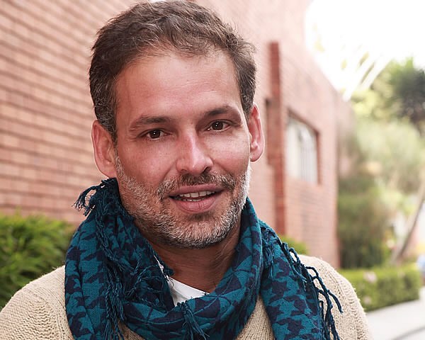 Por una embolia pulmonar murió el actor Abel Rodríguez 1 Por una embolia pulmonar murió el actor Abel Rodríguez Con sorpresa fue recibida hace pocos minutos la noticia de la muerte del actor cubano Abel Rodríguez, quien tenía 50 años de edad, y es recordado por su amplia carrera en producciones colombianas, y residía actualmente en la ciudad de Miami, en Estados Unidos.