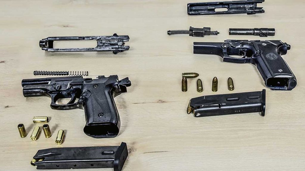 Listo el decreto para regular el porte y tenencia de armas traumáticas El Ministro de Defensa, Diego Molano, ya dejó listo para aprobación de la presidencia el decreto para regular el porte y tenencia de las armas traumáticas o de fogueo.
