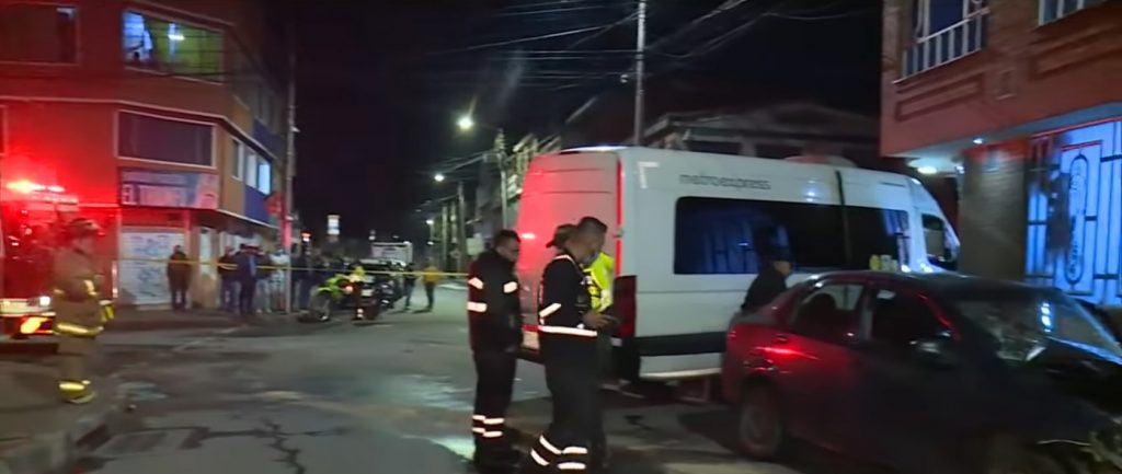 Imprudencia vial causó enormes daños a barbería en Fontibón Una de las principales causas de accidentes en Bogotá es el exceso de velocidad. También las maniobras imprudentes hacen que los conductores no piensen en los demás actores viales y produzcan incidentes que, incluso, terminan siendo fatales.