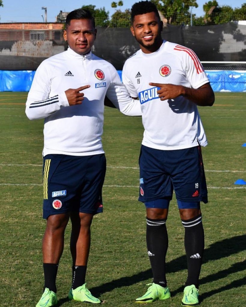 Borja salió lesionado con Gremio y ahora es duda en la Selección Una gran preocupación aqueja por estas horas al técnico de la Selección Colombia, Reinaldo Rueda, y a todos los apasionados seguidores de la 'Tricolor', debido a la posible baja de un jugador clave en la estructura del equipo, como lo es el goleador Miguel Ángel Borja.