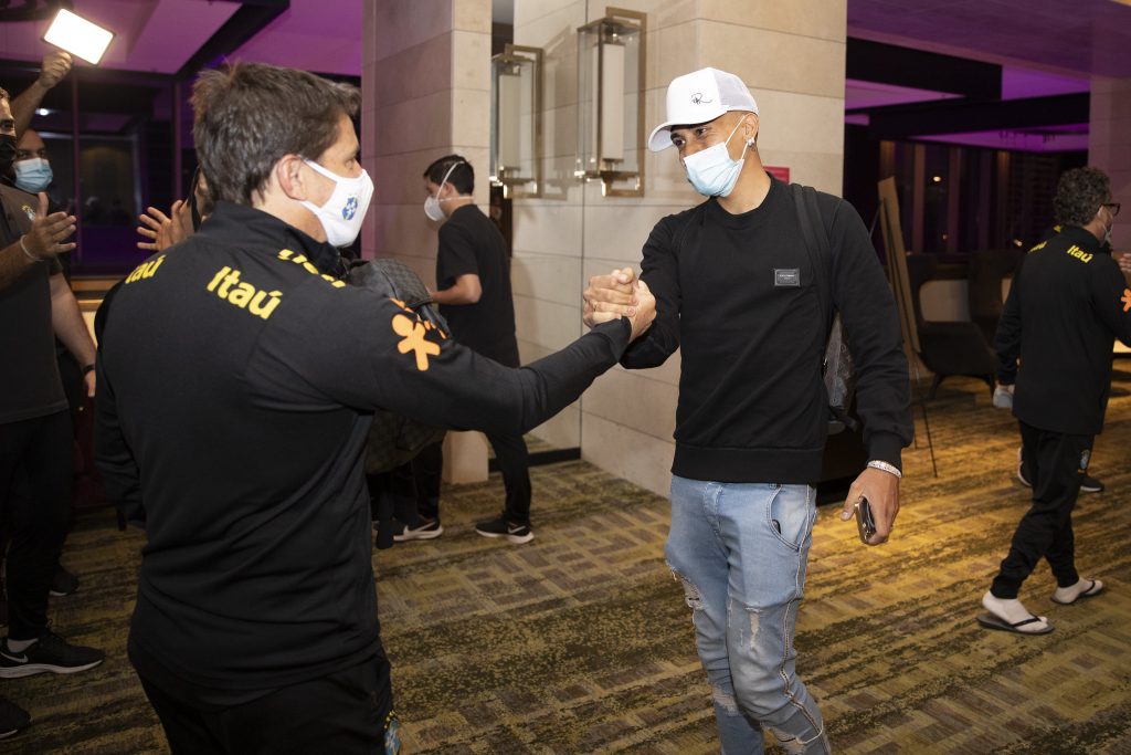 Brasil se concentra en Bogotá y se espera la llegada de Neymar La Selección de Brasil será la segunda rival de Colombia en la triple fecha de la Eliminatoria Suramericana al Mundial de Catar 2022 que se disputará en octubre. De cara a ese compromiso, la 'Canarinha' decidió hacer su concentración en Bogotá.