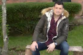 Rodrigo pasó de vender empanadas a cumplir su sueño en la moda 1 Rodrigo pasó de vender empanadas a cumplir su sueño en la moda Salir adelante es una decisión enteramente personal, que aunque requiere de un porcentaje de suerte, se da básicamente por determinación y voluntad.