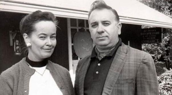 Así es la casa que inspira el terror de Hollywood 3 Así es la casa que inspira el terror de Hollywood ¿Se atrevería a comprar una casa embrujada? Pues si su respuesta es afirmativa le contamos que está a la venta la vivienda de los investigadores paranormales Ed y Lorraine Warren (ver recuadro), ubicada en Rhode Island (Estados Unidos).
