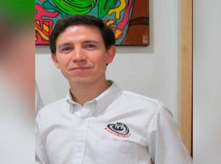 Atropelló y mató a seis jóvenes y le dieron casa por cárcel El empresario Enrique Vives Caballero, sindicado de atropellar a siete jóvenes en el sector de Gaira el pasado 13 de septiembre, cuando presuntamente manejaba borracho, fue enviado a prisión domiciliaria, luego de que un juez de Santa Marta, modificará la decisión de primera instancia que lo había enviado a la cárcel.