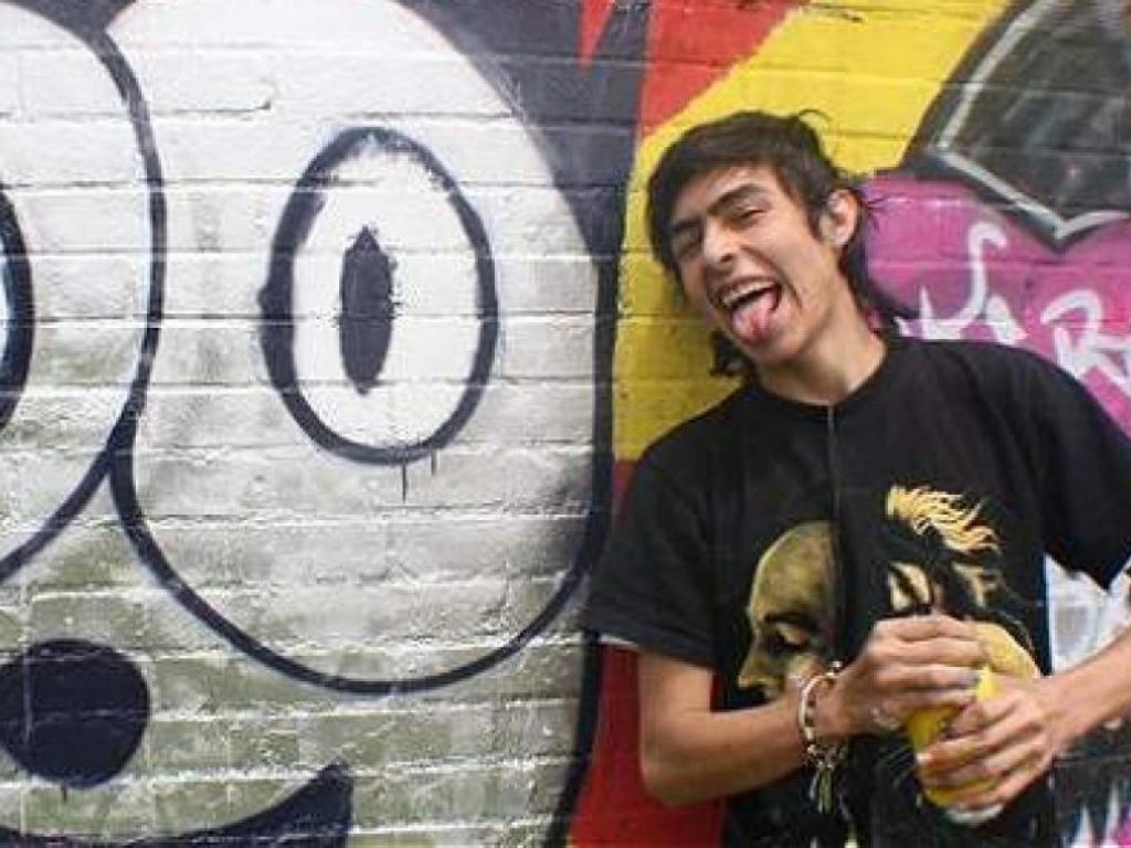 Nuevas condenas en caso del grafitero Diego Felipe Becerra 2 Nuevas condenas en caso del grafitero Diego Felipe Becerra El juzgado 19 de Bogotá realizó este martes una audiencia para emitir sentido de fallo en contra de los coroneles José Javier Vivas, John Harvey Peña y Nelson de Jesús Arévalo, además del teniente Rosemberg Madrid y el intendente Juan Carlos Leal, quienes presuntamente modificaron la escena del crimen del grafitero Diego Felipe Becerra.