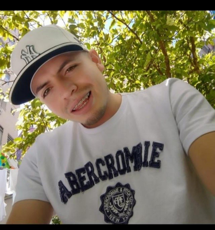A Brian lo asesinaron en Brasil y ahora esperan su cuerpo en Bogotá 1 A Brian lo asesinaron en Brasil y ahora esperan su cuerpo en Bogotá El anhelo de Elizabeth Carrillo de volver abrazar a su hijo, mirarlo a los ojos y decirle lo mucho que lo ama, ahora hace parte de un sueño, o mejor, de una pesadilla. La luz de sus ojos no solo murió en otro país a manos de un desalmado, sino que su cuerpo permanece allí y ni siquiera han podido traerlo para darle el último adiós.