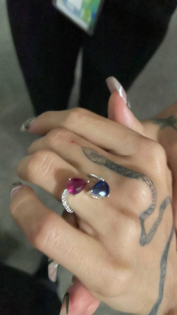 Mike Bahía le propuso matrimonio a Greeicy Greeicy Rendón y Mike Bahía son una de las parejas más sólidas y más queridas de la farándula colombiana, y es que basta con verlos juntos para ver el amor que se tienen el uno al otro. Ahora su historia tiene un nuevo capítulo, y es el sí que le dio la caleña a su pareja en una sorpresiva propuesta de matrimonio.