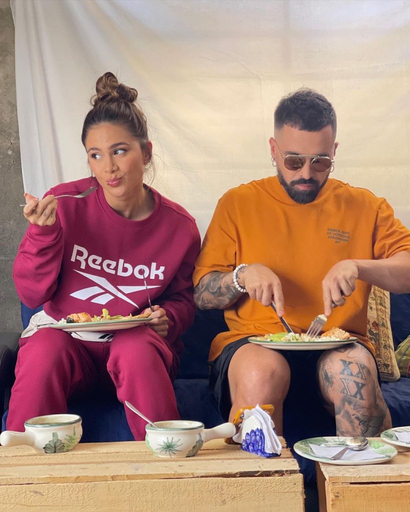 Mike Bahía le propuso matrimonio a Greeicy Greeicy Rendón y Mike Bahía son una de las parejas más sólidas y más queridas de la farándula colombiana, y es que basta con verlos juntos para ver el amor que se tienen el uno al otro. Ahora su historia tiene un nuevo capítulo, y es el sí que le dio la caleña a su pareja en una sorpresiva propuesta de matrimonio.