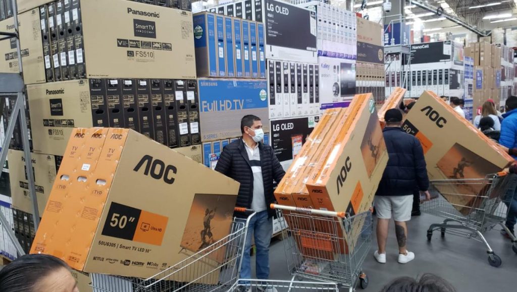 Todo lo que debe saber sobre la jornada del Viernes Negro 5 Todo lo que debe saber sobre la jornada del Viernes Negro Hoy se celebra el Black Friday o Viernes Negro’, una tradición que se originó en EE. UU., pero que en Colombia es utilizada por las marcas para descuentos en miles de productos, una estrategia, además, de reactivación económica y más después de las afectaciones que ha dejado la pandemia.