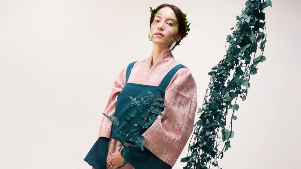 Laura Silva se la juega por una moda ecológica 2 Laura Silva se la juega por una moda ecológica Con mucha genialidad, Laura Silva acaba de cranearse una idea genial que se puede aplicar en cualquier casa y en las empresas de moda, desde las pequeñas hasta la grandes marcas del país. La universidad Politécnico Grancolombiano destacó el trabajo de grado de esta joven de 24 años por su aporte ambiental a esta industria, que aunque no lo parezca, es bastante contaminante.