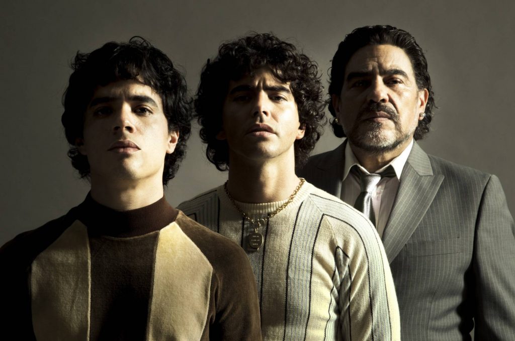 Se estrenó 'Sueño bendito', la serie que muestra la vida de Maradona 3 Se estrenó 'Sueño bendito', la serie que muestra la vida de Maradona Una serie de televisión que narra la vida del ídolo del fútbol Diego Armando Maradona, se estrenó ayer en Argentina, un día antes de su emisión en el resto del mundo y del día en que el exfutbolista fallecido el año pasado cumpliría 61 años.