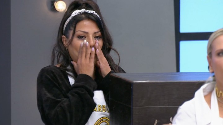Redes sociales estallan con la salida de Marbelle de MasterChef Marbelle se convirtió anoche en la nueva eliminada del programa MasterChef, hecho que desató todo tipo de memes y comentarios en las redes sociales. Tras un reto que los enfrentó contra los chefs, Carla Giraldo, Viña Machado, Gregorio Pernía y Frank Martínez se salvaron; mientras que Liss Pereira, Marbelle y Diego Camargo tuvieron que ir a reto de eliminación.