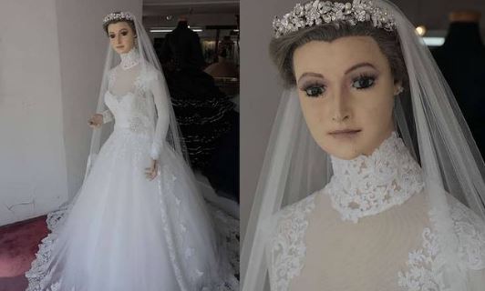 Viejo maniquí de 'La Pascualita' sería una mujer embalsamada 2 Viejo maniquí de 'La Pascualita' sería una mujer embalsamada La historia de un maniquí de 90 años en México ha acaparado la atención de los curiosos, y es que sin duda la leyenda que se oculta detrás de esta figura puede resultar tanto misteriosa como aterradora, ya que muchos aseguran que se trataría de una mujer embalsamada.