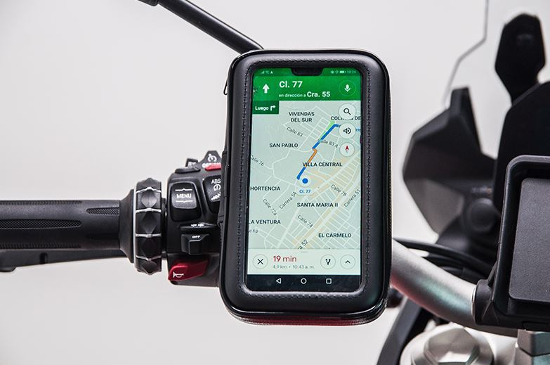 Con estos accesorios disfrutará aún más rodar en su moto 1 Con estos accesorios disfrutará aún más rodar en su moto Motero que se respete siempre está preparado para afrontar desde los más sencillos a los más complejos desafíos ocultos en todos los caminos y carreteras. Una buena forma de estar siempre listo es adquiriendo, a un módico precio, algunos de los productos que le mostraremos a continuación.