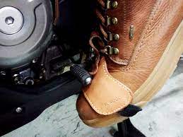 Con estos accesorios disfrutará aún más rodar en su moto 7 Con estos accesorios disfrutará aún más rodar en su moto Motero que se respete siempre está preparado para afrontar desde los más sencillos a los más complejos desafíos ocultos en todos los caminos y carreteras. Una buena forma de estar siempre listo es adquiriendo, a un módico precio, algunos de los productos que le mostraremos a continuación.