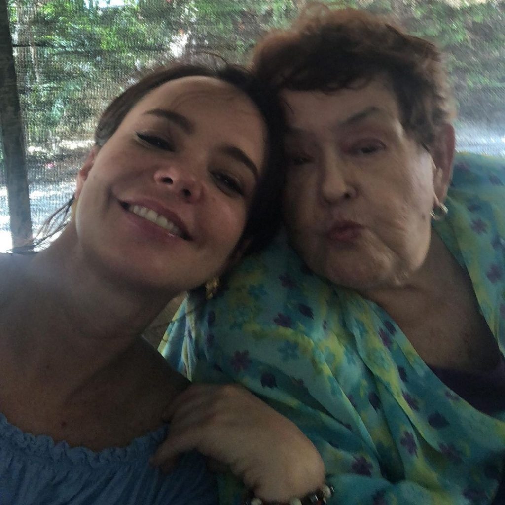Póngase al día con los chismes de la farándula de esta semana La cantante de música popular confesó que algunas veces la han hecho llorar con los mensajes ofensivos que le escriben en sus redes sociales, y todo por sostener una relación sentimental con Jessi Uribe, supuestamente, cuando él estaba casado.