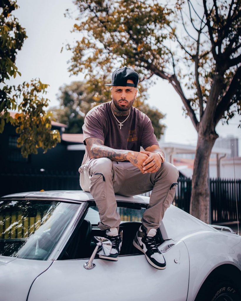 Nicky Jam estrenó el video musical de su balada 'Melancolía' El cantante de música urbana Nicky Jam, que ha conquistado varios escenarios internacionales con canciones como ‘Yo no soy tu marido’ y ‘Me voy pal party’, entre otros, estrenó el video musical de su balada ‘Melancolía’, que hace parte de su álbum Infinity.