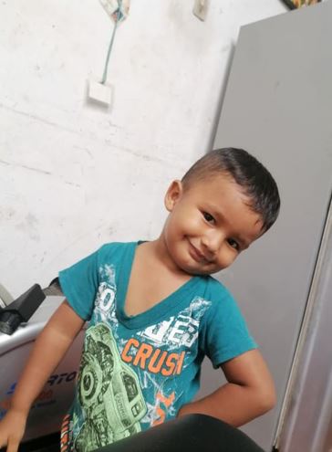 Búsqueda desesperada de un menor de 2 años 1 Búsqueda desesperada de un menor de 2 años El dolor y la desgarradora incertidumbre de una familia hoy cumple un mes y nueve días. Desde el pasado 2 de septiembre el pequeño Elian Andrés Poveda Salgado, de 2 añitos y medio, desapareció misteriosamente en una zona rural donde se encontraba al lado de sus parientes. Su familia cree que el niño fue raptado en una vereda de Cabrera, en Cundinamarca, cuando estaban haciendo un almuerzo en familia.