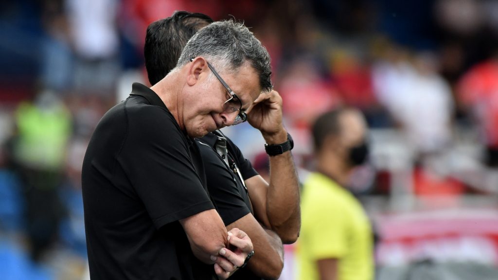 Los números que condenan el proyecto de Juan Carlos Osorio en América Una vez más, Juan Carlos Osorio salió escoltado y en medio de insultos tras la derrota de América ante Nacional, ¿Se le acaban los apuntes?.