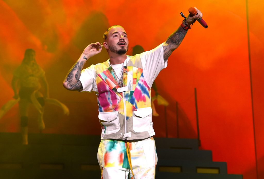 Video de 'Perra' de J Balvin ya no está en YouTube 1 Video de 'Perra' de J Balvin ya no está en YouTube Luego que J Balvin lanzara su canción titulada ‘Perra’, las críticas no se hicieron esperar por la letra que fue considerada como un insulto a la mujer, pero lo peor de todo es que cuando sacó el video oficial de esta canción, la situación para el artista empeoró aun más y en las redes sociales le dieron palo por las imágenes.