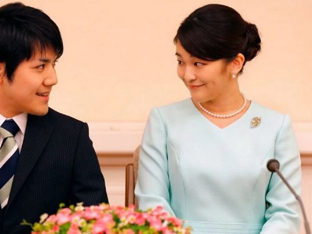 La princesa Mako se casó con un abogado y renunció a su título La princesa&nbsp;Mako&nbsp;de Japón se casó finalmente este martes con su amor de la universidad, Kei Komuro, aunque la ceremonia se celebró de forma muy discreta después de años de controversia.