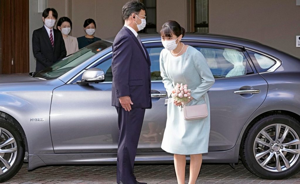 La princesa Mako se casó con un abogado y renunció a su título La princesa&nbsp;Mako&nbsp;de Japón se casó finalmente este martes con su amor de la universidad, Kei Komuro, aunque la ceremonia se celebró de forma muy discreta después de años de controversia.