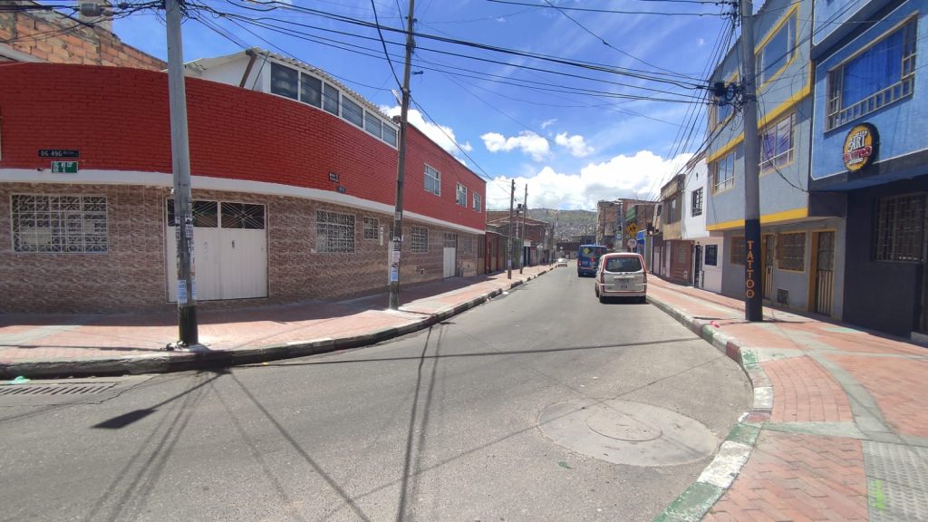 Terrible acto de intolerancia deja un muerto en Rafael Uribe 1 Terrible acto de intolerancia deja un muerto en Rafael Uribe El crimen de un hombre de 45 años al parecer no va a quedar impune. O eso se rumora en el barrio Rincón de los Molinos, en Rafael Uribe, pues sus dos verdugos fueron capturados minutos después de que le arrebataran la vida.