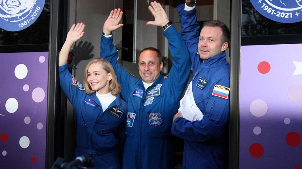 Actriz, cineasta y astronauta, listos para la primera película en el espacio 1 Actriz, cineasta y astronauta, listos para la primera película en el espacio Una actriz y un director de cine rusos llegaron este martes a la Estación Espacial Internacional (ISS) para filmar el primer largometraje de ficción en el espacio.