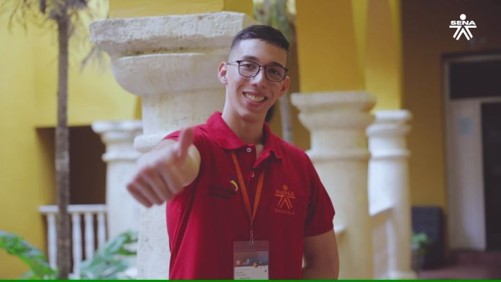 Cursos 'Sacúdete', en modalidad mixta y presencial, para jóvenes En cabeza del Gobierno Nacional, el Sena desarrolla la estrategia 'Sacúdete', por medio de la cual se capacita a jóvenes en habilidades que enfocan sus talentos, los ayudan a encontrar oportunidades laborales y fortalecen su participación ciudadana.