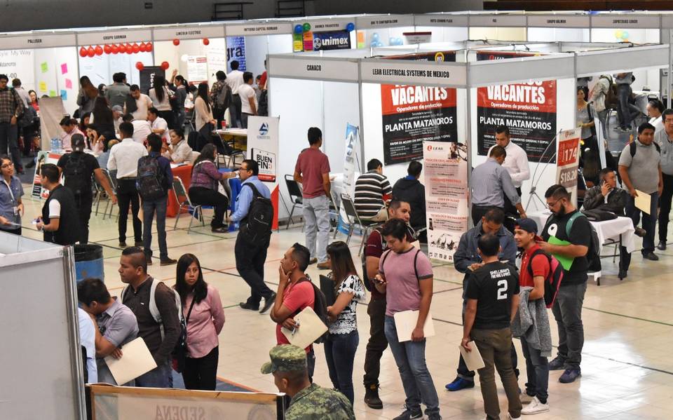 Alístese para ExpoEmpleo, la feria que ofrece 50 mil vacantes 2 Alístese para ExpoEmpleo, la feria que ofrece 50 mil vacantes Oportunidades para trabajar y salir adelante es lo que necesita el país, y eso sí que lo sabe Carlos Mario Estrada, el director del Sena, quien habló sobre la segunda versión que realizarán este año de la Feria ExpoEmpleo.