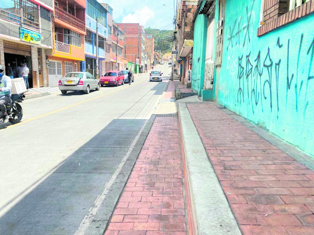 Asesinan a prestamista en pleno partido de la Selección 2 Asesinan a prestamista en pleno partido de la Selección En el minuto 90 del partido de la Selección Colombia, justo cuando Mina marcó un gol, el verdugo de Ómar se giró para observarlo, sacó el revólver que tenía escondido en la pretina del pantalón y sin piedad le disparó en tres oportunidades, al mismo tiempo que a su alrededor una multitud de hinchas festejaba el marcador.