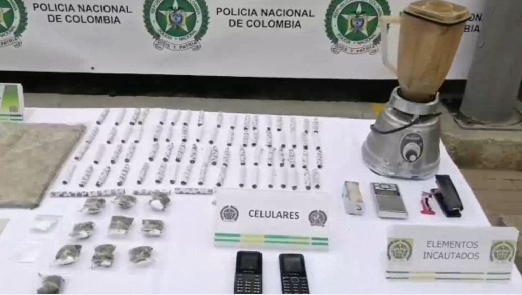 Capturas e incautaciones a peligrosa banda criminal en Soacha 2 Capturas e incautaciones a peligrosa banda criminal en Soacha Por medio de un trabajo articulado, las autoridades de Soacha dieron en las últimas horas un golpe a una estructura delincuencial que se dedicaba a la comercialización de estupefacientes en el municipio, al hurto y alquiler de armas de fuego.
