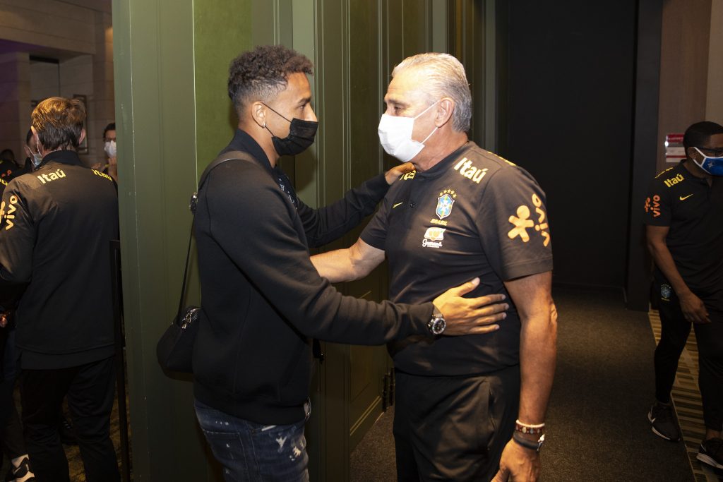 Brasil se concentra en Bogotá y se espera la llegada de Neymar La Selección de Brasil será la segunda rival de Colombia en la triple fecha de la Eliminatoria Suramericana al Mundial de Catar 2022 que se disputará en octubre. De cara a ese compromiso, la 'Canarinha' decidió hacer su concentración en Bogotá.