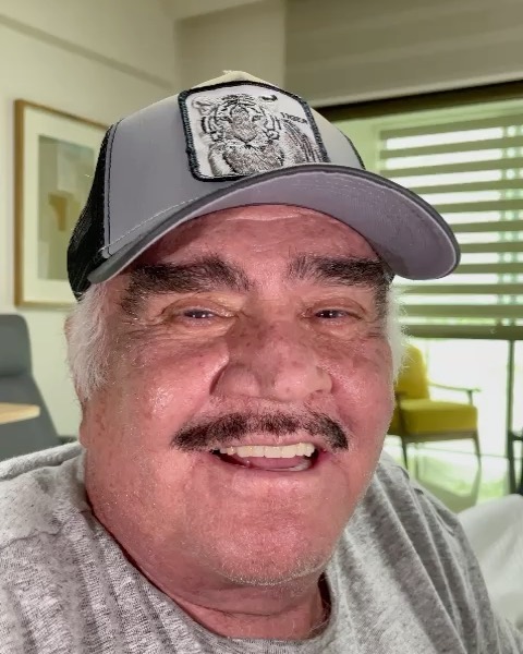 Allegado de la familia dice que Vicente Fernández tiene muerte cerebral Desde hace semanas familiares y seguidores de Vicente Fernández sufren por el deterioro de salud del famoso cantante mexicano, quien, según se dio a conocer este martes por un medio del país norteamericano, habría sufrido muerte cerebral.