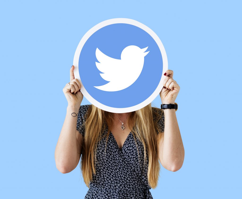 Ahora Twitter también empezó a fallarles a los cibernautas 2 Ahora Twitter también empezó a fallarles a los cibernautas Pasadas las 10:40 de la mañana de este lunes los usuarios de las redes sociales Facebook, WhatsApp e Instagram registraron una caída a nivel mundial, por lo que inmediatamente empezaron los cibernautas a buscar opciones para comunicarse, entre ellas Telegram y Twitter; pero lo que no se esperaban los usuarios a nivel mundial es que estas dos plataformas también empezaran a fallar.