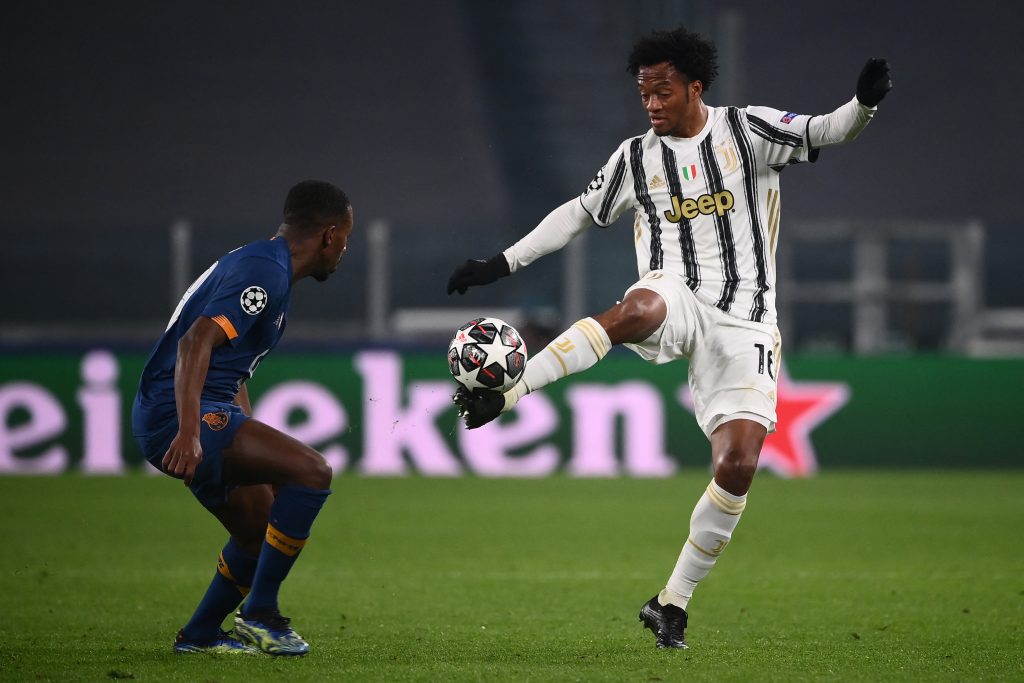 Zapata, Muriel, Cuadrado y Barrios juegan en 'Champions' La fase de grupos de la 'Champions League' está cada vez más cerca del final. Entre hoy y mañana se disputará la penúltima jornada y aún hay cupos para luchar por un lugar en los octavos de final. Algunos clubes, con futbolistas colombianos, esperan sellar su clasificación.
