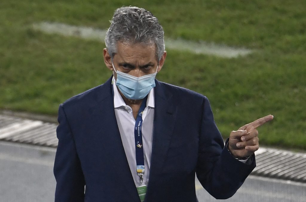 El profe Rueda se la juega contra el líder de la Eliminatoria La Selección Colombia tendrá esta noche (7:30 p. m.) uno de los partidos más duros y, a su vez, más importantes de la Eliminatoria. Visitará a la poderosa y líder Brasil en el estadio Arena de Sao Paulo, con la necesidad de ganar o empatar para seguir metido entre los cuatro primeros de la tabla.