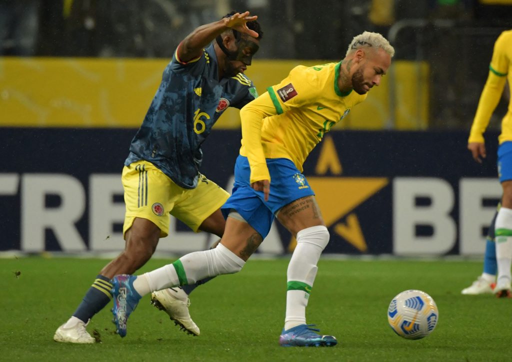 Partido inteligente de Colombia, que le empata 0-0 a Brasil 2 Partido inteligente de Colombia, que le empata 0-0 a Brasil Un valioso empate 0-0 consigue a esta hora la Selección de Colombia frente a Brasil, tras disputar el primer tiempo del partido en el Estadio Neo Química Arena de Sao Paulo, por la jornada 13 de la Eliminatoria Suramericana al Mundial Catar 2022. A continuación le contamos las jugadas más importantes de los primeros 45 minutos.