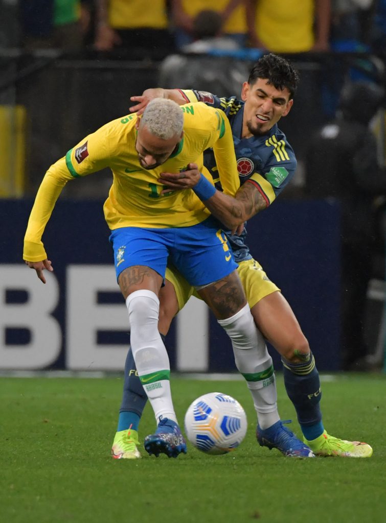 Colombia jugó bien en Brasil, pero no nos alcanzó para sumar 2 Colombia jugó bien en Brasil, pero no nos alcanzó para sumar Aunque la Selección Colombia hizo un buen partido en el Estadio Neo Química Arena de Sao Paulo, por la jornada 13 de la Eliminatoria Suramericana al Mundial Catar 2022, un parpadeo frente a Brasil fue suficiente para perder este jueves por 1-0.