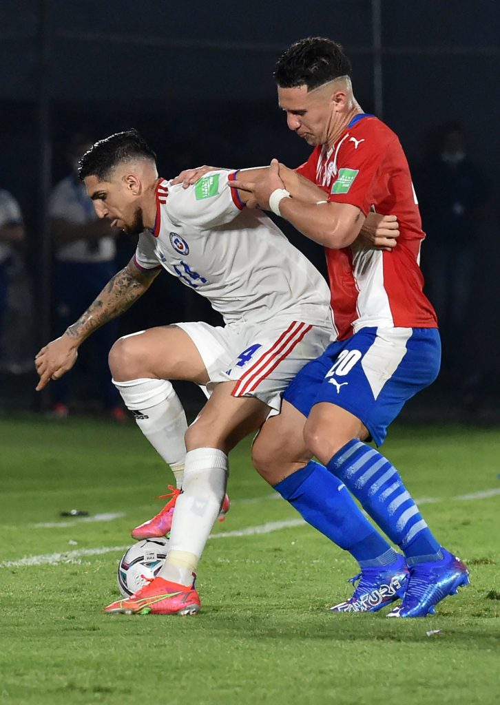 Tras cuatro partidos sin gol, Colombia va con toda contra Paraguay 5 Tras cuatro partidos sin gol, Colombia va con toda contra Paraguay Ante un Paraguay en llamas, que no responde aún al cambio de timonel, la Selección Colombia buscará romper un ayuno de gol de 400 minutos. Las dos selecciones necesitan de la victoria para enderezar su sinuoso camino hacia el Mundial de Catar 2022.