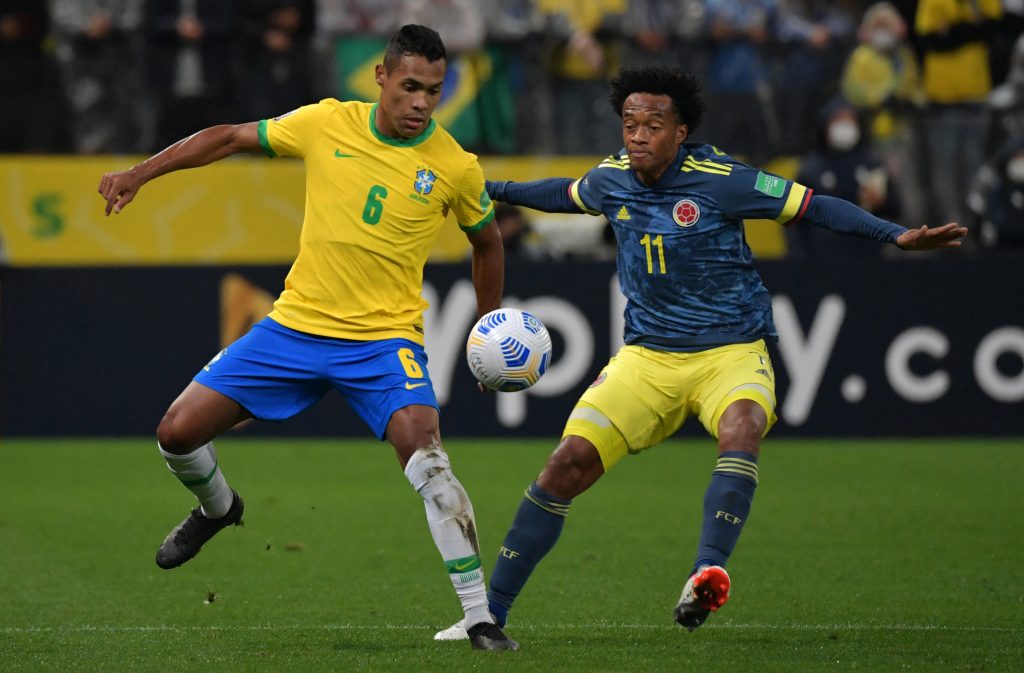 Partido inteligente de Colombia, que le empata 0-0 a Brasil 3 Partido inteligente de Colombia, que le empata 0-0 a Brasil Un valioso empate 0-0 consigue a esta hora la Selección de Colombia frente a Brasil, tras disputar el primer tiempo del partido en el Estadio Neo Química Arena de Sao Paulo, por la jornada 13 de la Eliminatoria Suramericana al Mundial Catar 2022. A continuación le contamos las jugadas más importantes de los primeros 45 minutos.