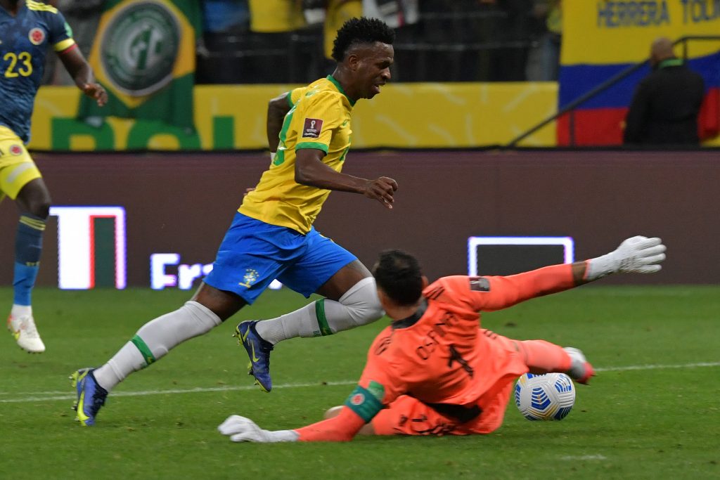 Colombia jugó bien en Brasil, pero no nos alcanzó para sumar 4 Colombia jugó bien en Brasil, pero no nos alcanzó para sumar Aunque la Selección Colombia hizo un buen partido en el Estadio Neo Química Arena de Sao Paulo, por la jornada 13 de la Eliminatoria Suramericana al Mundial Catar 2022, un parpadeo frente a Brasil fue suficiente para perder este jueves por 1-0.