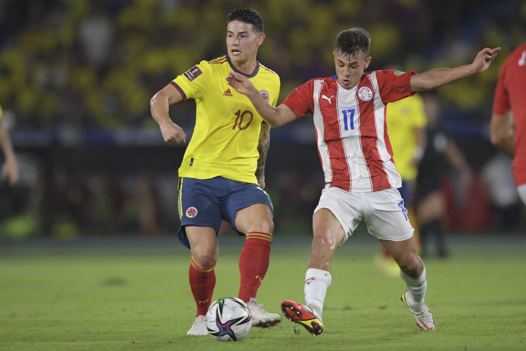 Colombia vuelve a complicarse al no anotarle a Paraguay 2 Colombia vuelve a complicarse al no anotarle a Paraguay La Selección Colombia sufre a esta hora contra Paraguay tras un primer tiempo en el que nuestros jugadores inquietaron pocas veces al arco visitante, y sufrieron embestidas de los 'Guaraníes'. Q'HUBO le cuenta las mejores jugadas del partido disputado por la fecha 14 de la Eliminatoria Suramericana rumbo al Mundial Catar 2022.